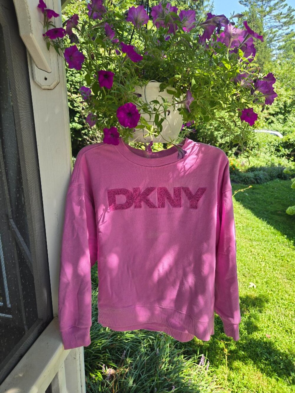 Beautiful color sweatshirt dkny